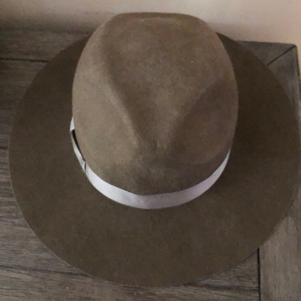 Lack of color hat - Picture 5 of 7